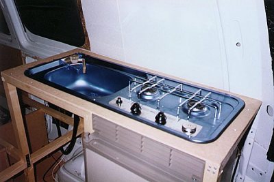 Kitchen hob/sink unit